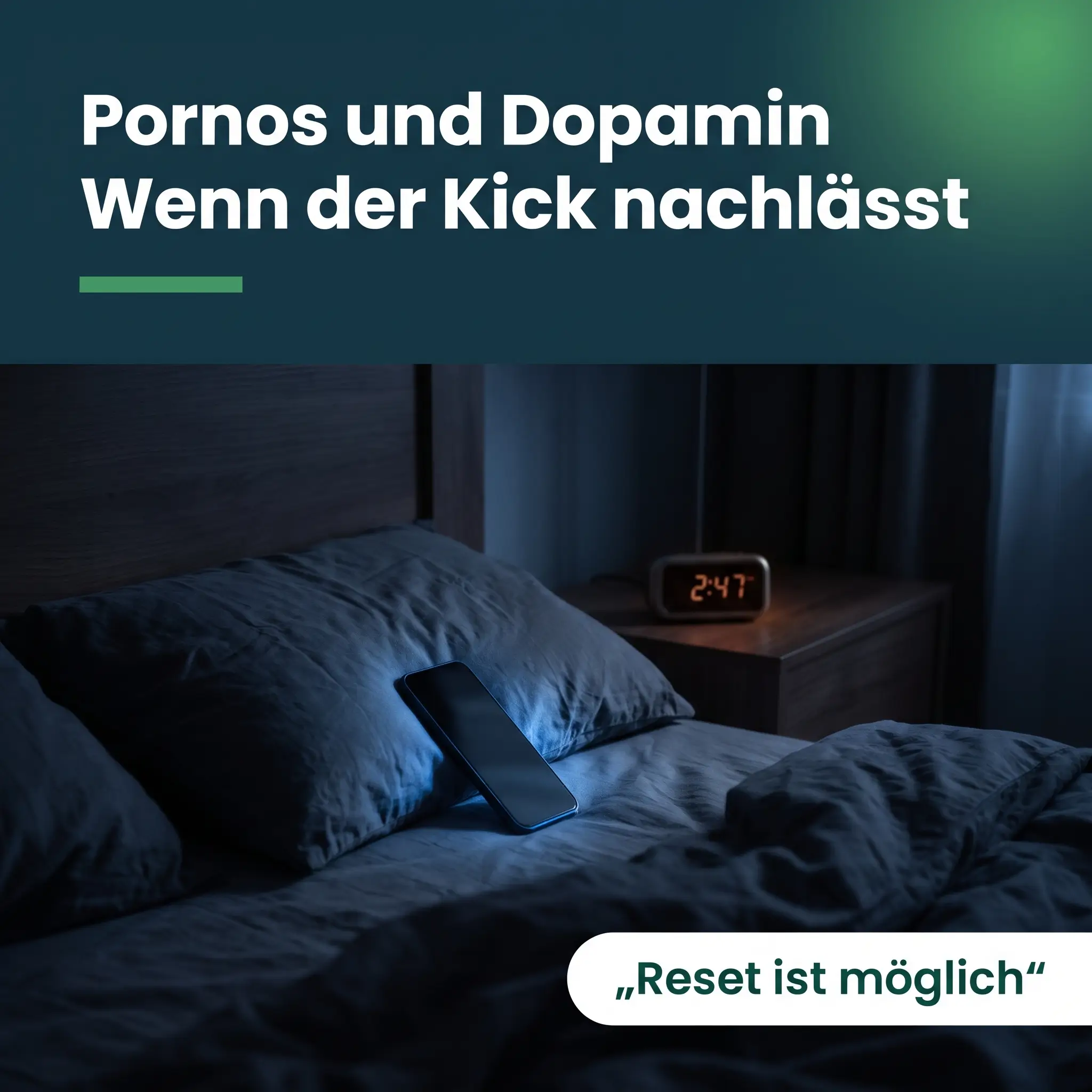 Smartphone auf dem Kopfkissen bei Nacht als Symbol für Pornos, Dopamin und Lebensweise und Impotenz