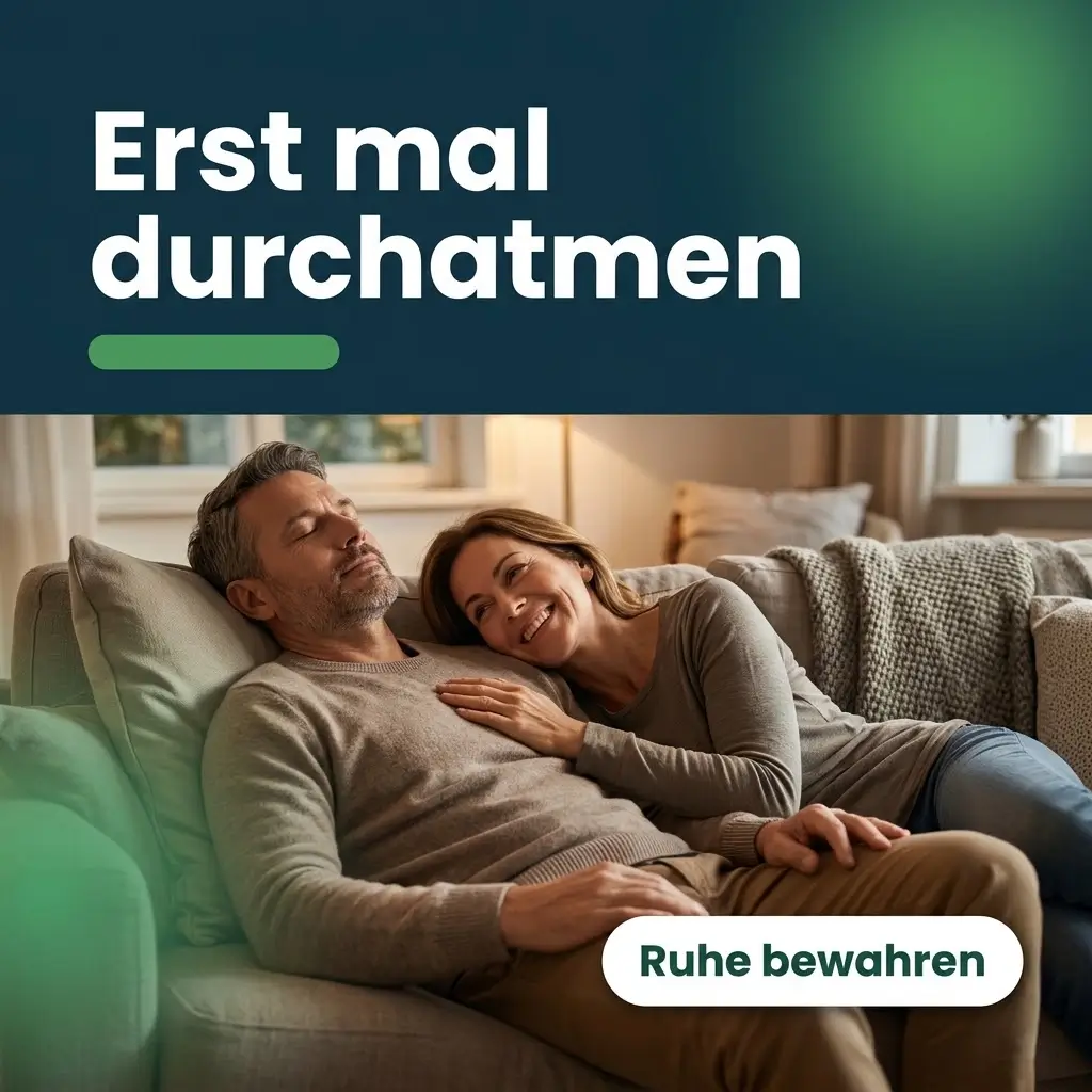 Paar liegt entspannt auf dem Sofa, er atmet tief durch, Sinnbild für Ruhe bei Herzklopfen von Viagra